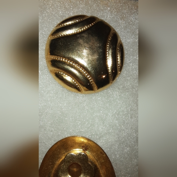 Two pair clip-on vintage earrings goldtone and red - Picture 9 of 10